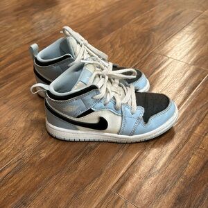 Nike Air Jordan 1 Mid